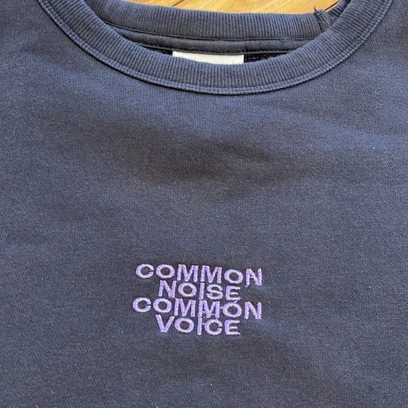 Z H&M gray embroidered front/large back graphic crew neck sweatshirt. Medium. - Picture 4 of 7